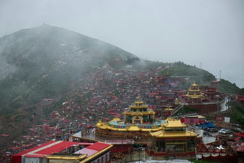 Larung gar- trung tâm phật giáo của Tây Tạng