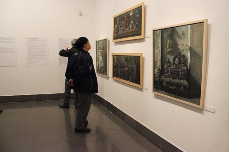 Rất đông khách tới tham quan triển lãm tác phẩm